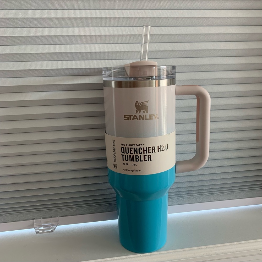 NEW! 40oz Stanley Tumbler Pool Ombré